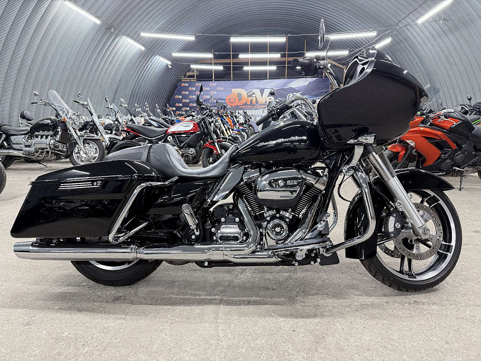 Мотоцикл Harley-Davidson Road Glide FLTRX1750