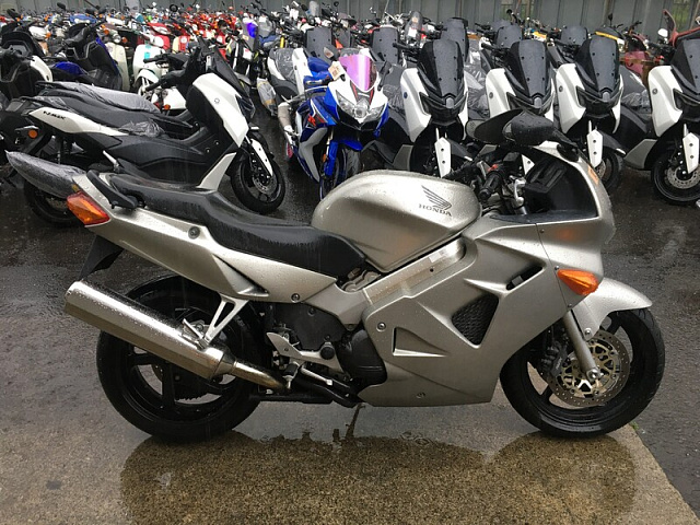Мотоцикл Honda VFR800 