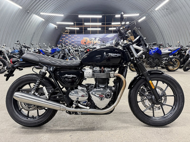 Мотоцикл Triumph Street Twin 900