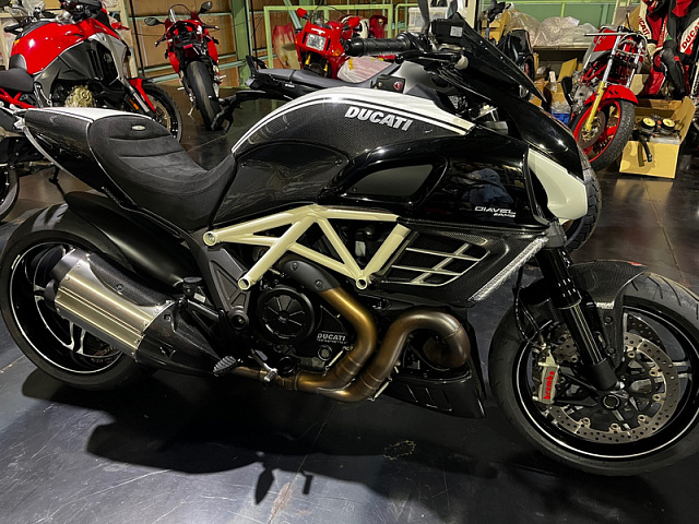 Мотоцикл Ducati Diavel AMG SE