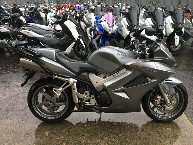 Мотоцикл Honda VFR800 