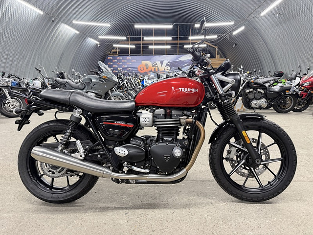 Мотоцикл Triumph Street Twin 900